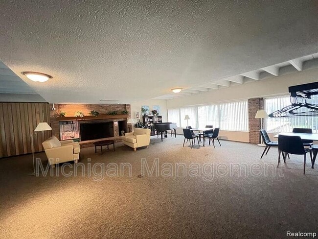 Building Photo - 2150 Pauline Blvd