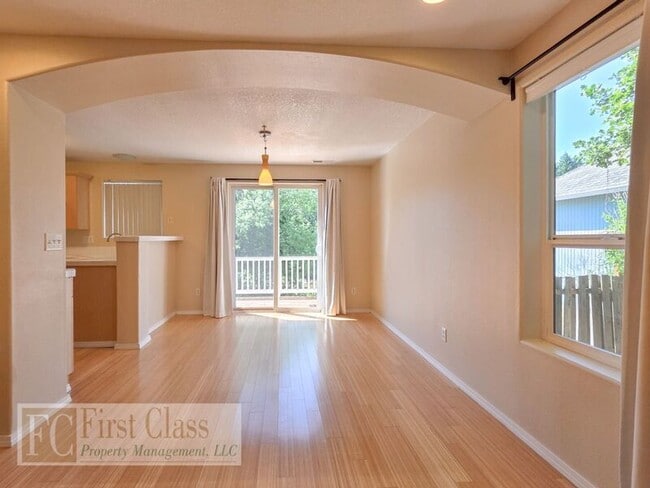Building Photo - 503 SW 207th Ave