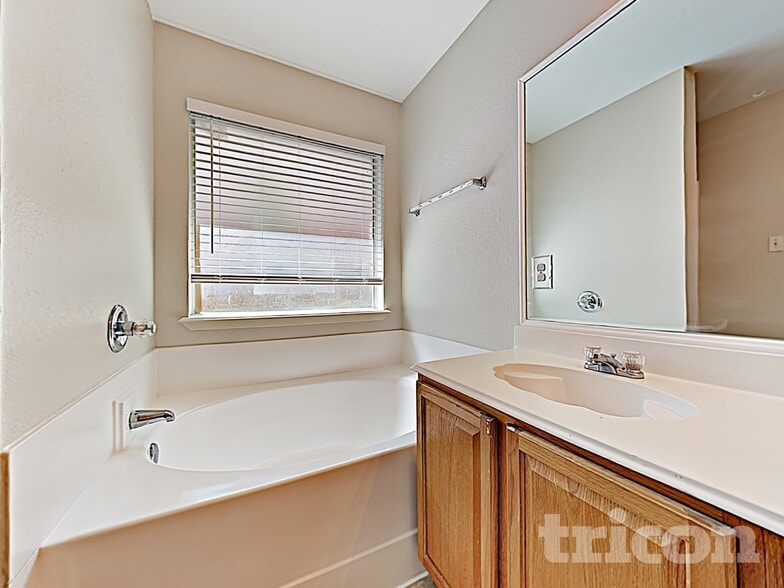 Building Photo - 3469 Cayman Dr