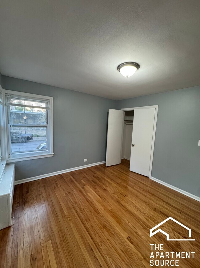 Building Photo - 6719 N California Ave