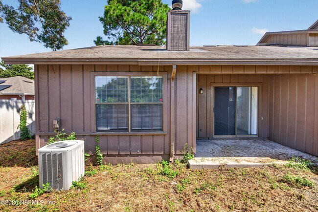 Building Photo - 8010 International Village Dr