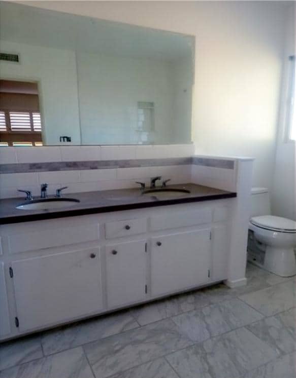 Building Photo - 9647 Vanalden Ave