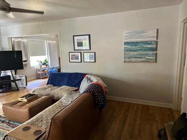 Building Photo - 3BD/1BA HUGE BACKYARD in Point Loma!