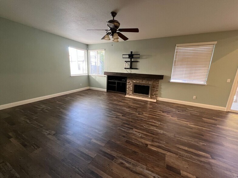 Building Photo - 4216 Heritage Ct