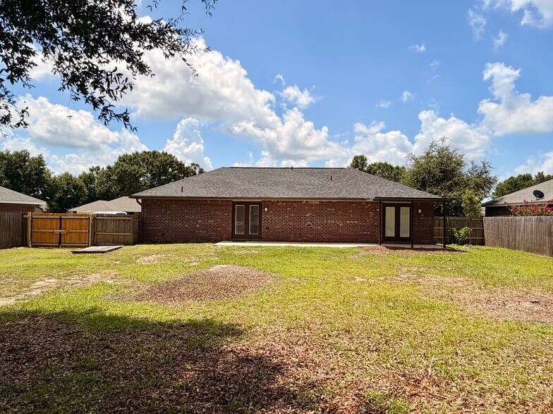 Building Photo - 8826 Bluebell St