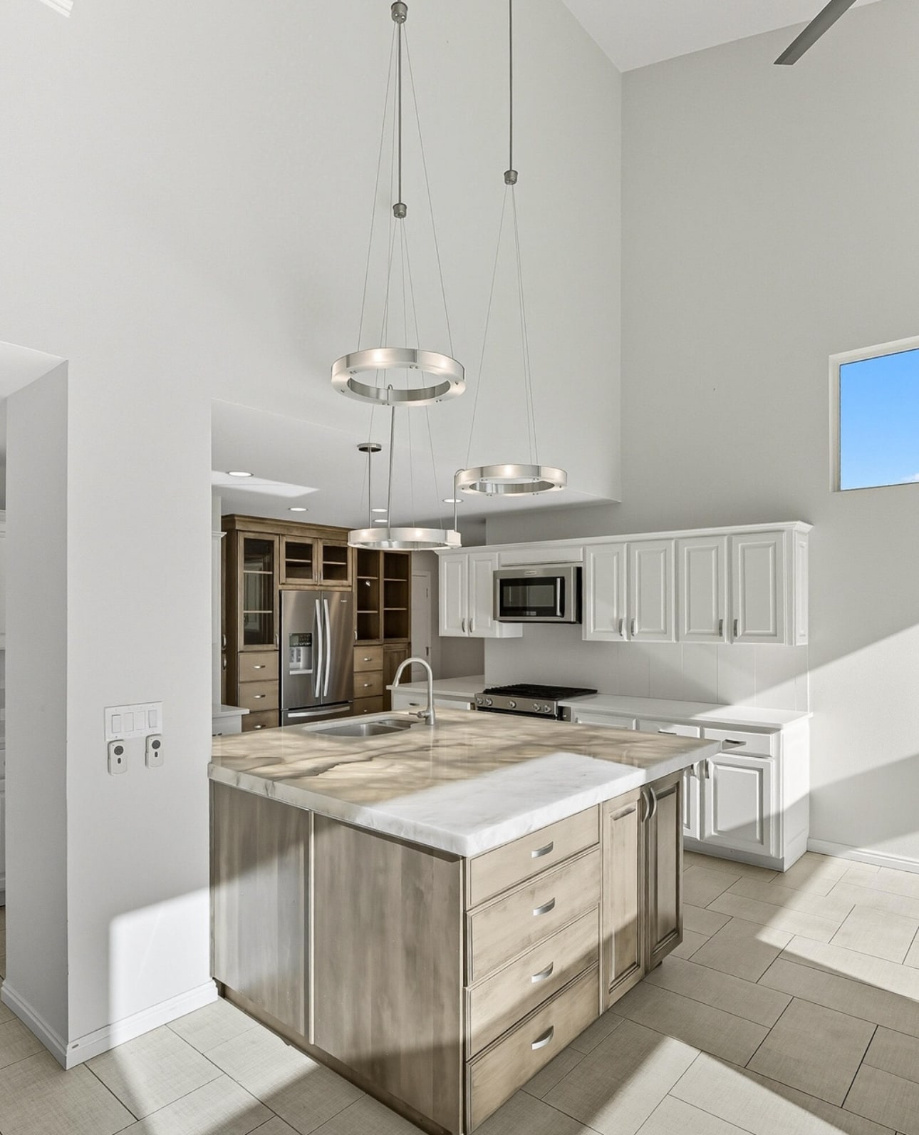 Building Photo - 298 S Staci Ct