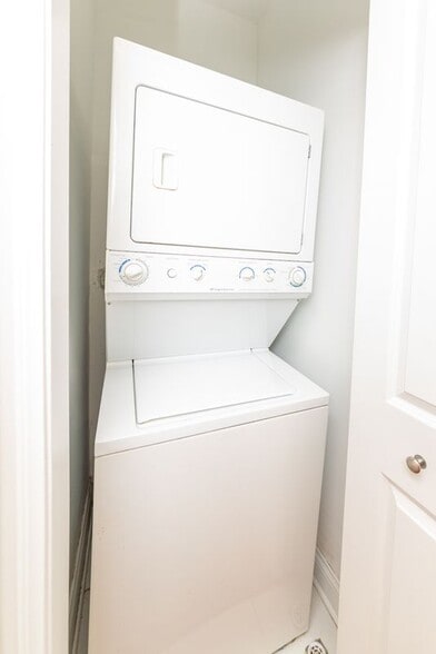 Building Photo - 6217 S Kimbark Ave