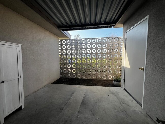 Building Photo - 2450 14th Ave