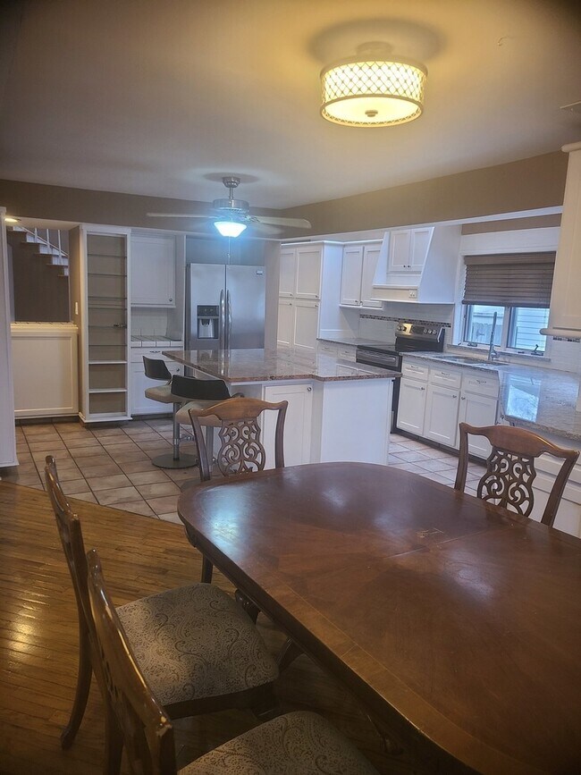 Building Photo - 630 Whitney Ave