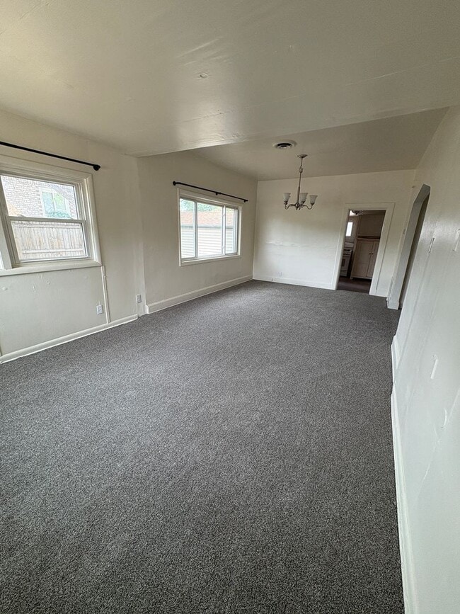 Building Photo - Two Bedroom Single Family Home With Detach...
