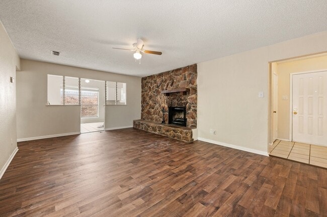 Building Photo - 6301 Sunnybrook Dr