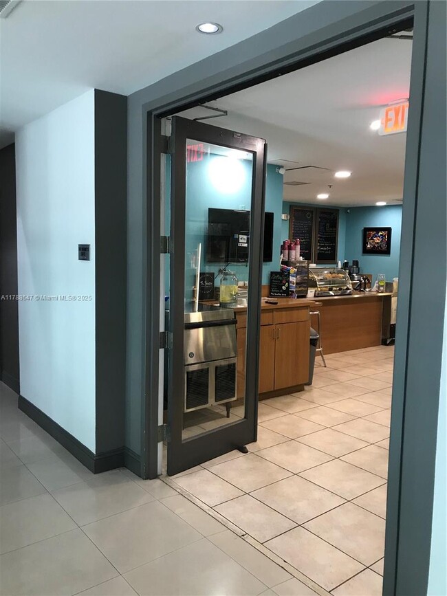 Building Photo - 1155 Brickell Bay Dr