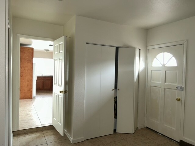 Building Photo - 4060 Oakhill Ave