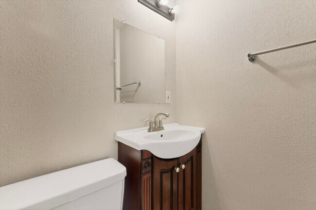 Building Photo - 222 Shannon Pl NW