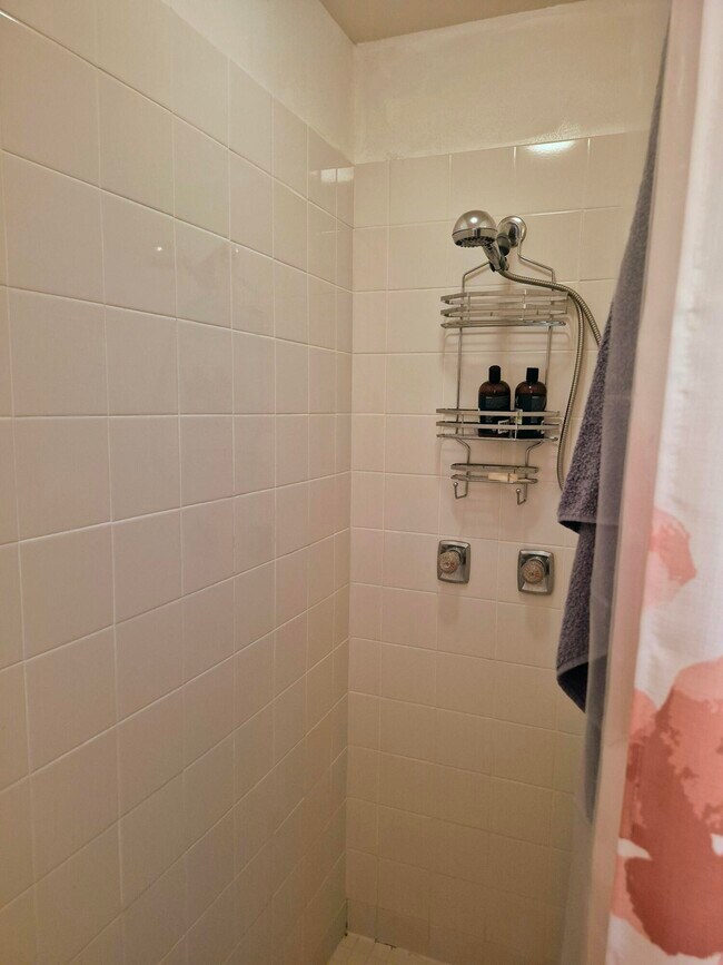 Building Photo - 1975 Westminster Cir