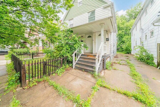 Building Photo - 4310 Daisy Ave