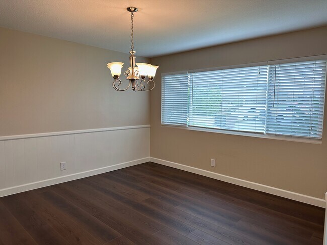 Building Photo - 1393 Scotch Cir