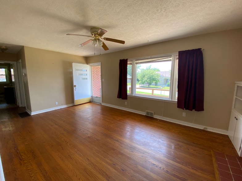 Building Photo - 117 Sunset Dr