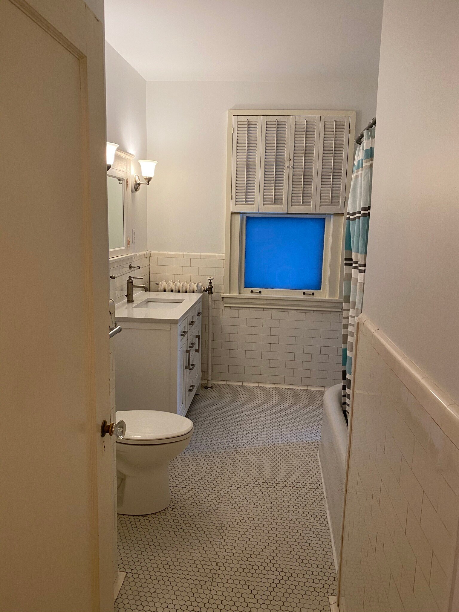 Building Photo - 589 Lincoln Ave