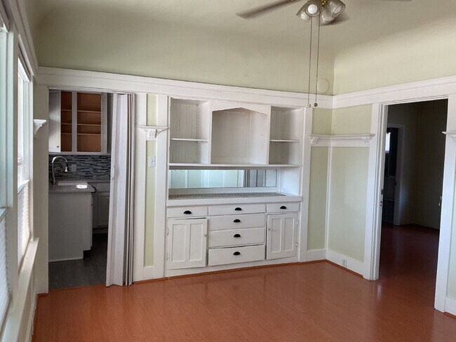 Building Photo - "Charming 2-Bed Home with Granite Touches in Tracy's Heart!"