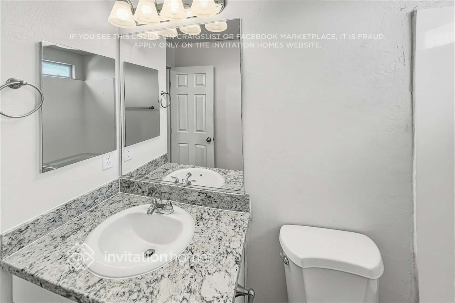 Building Photo - 1425 E Lakeview Dr