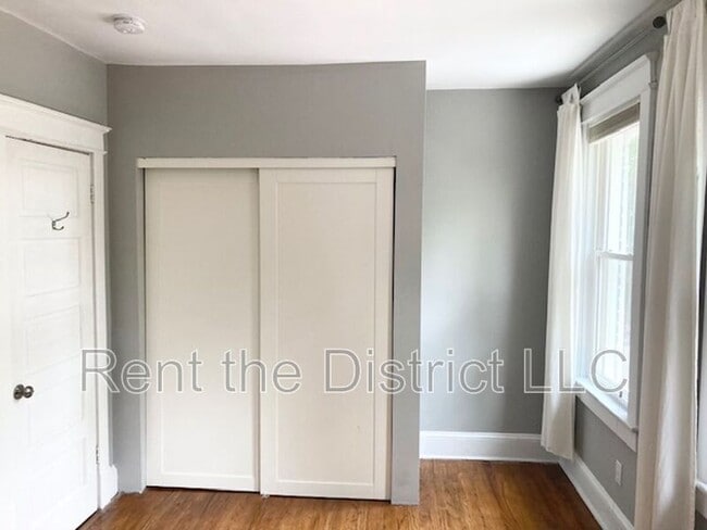 Building Photo - 624 Orleans Pl NE