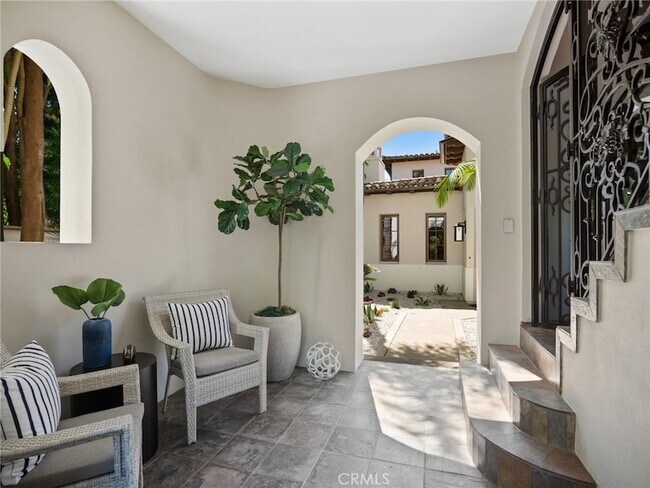 Building Photo - 28 Via Coralle