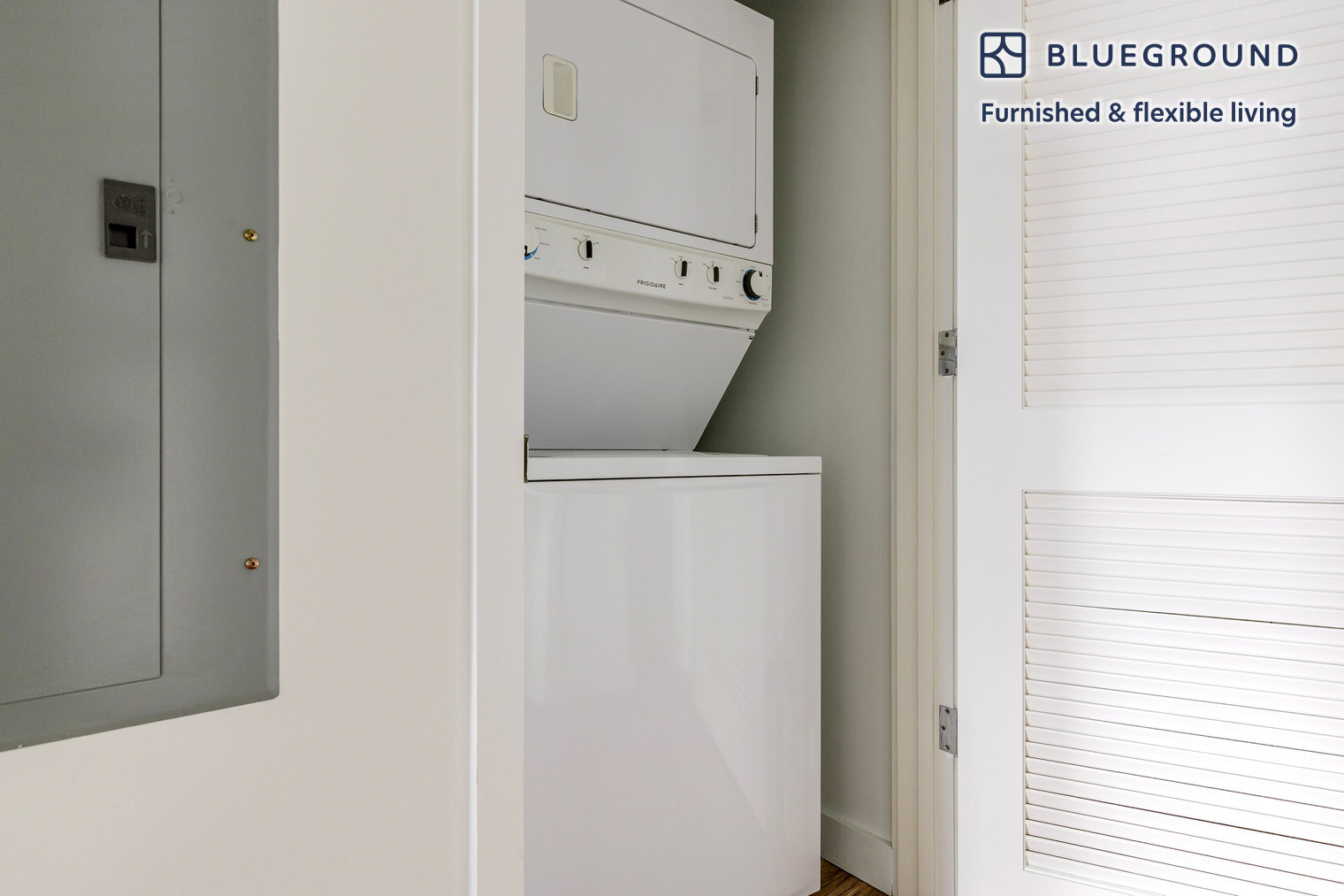 Building Photo - 165 N Desplaines St