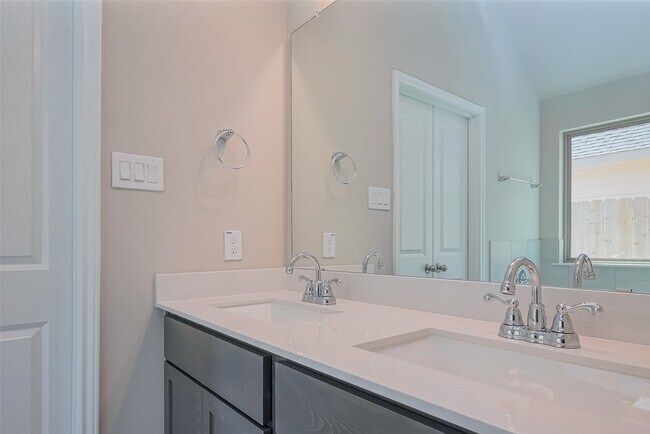 Building Photo - 31953 Retama Rnch Dr