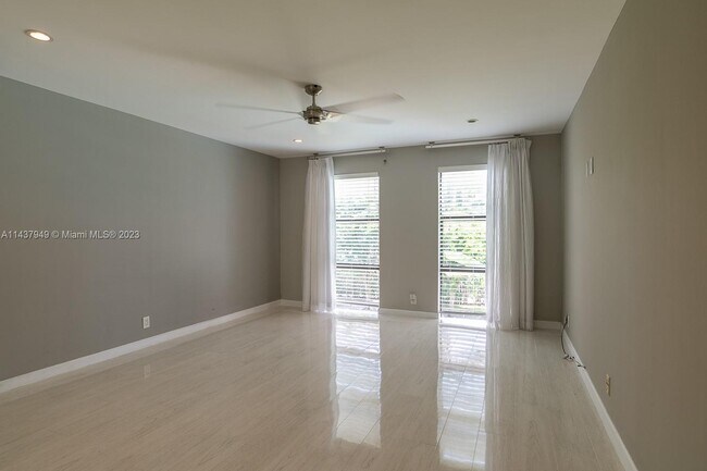 Building Photo - 76 Isle of Venice Dr