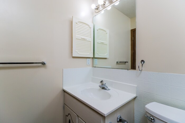 Building Photo - 3303 Kingsley Dr