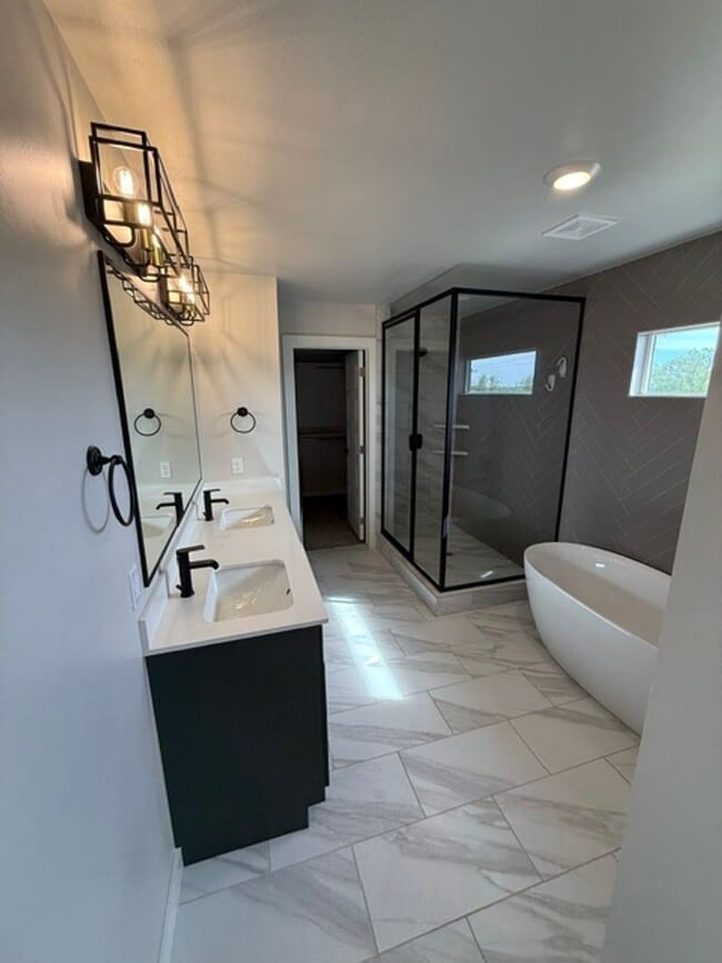 Building Photo - Beautiful  Home in Edmond