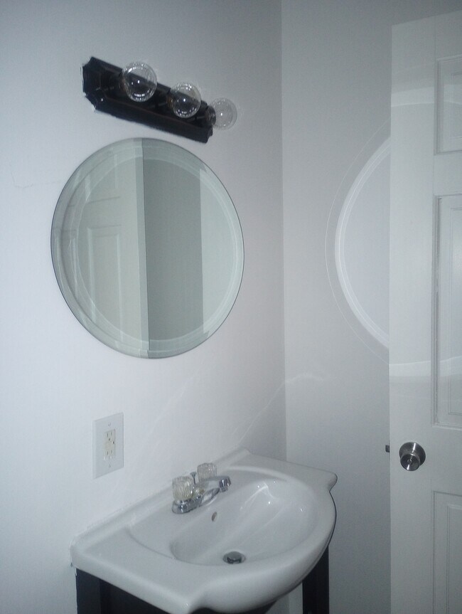 Building Photo - 209 E Wisconsin St