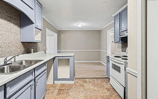 Building Photo - 4460 Marjorie Rd SW