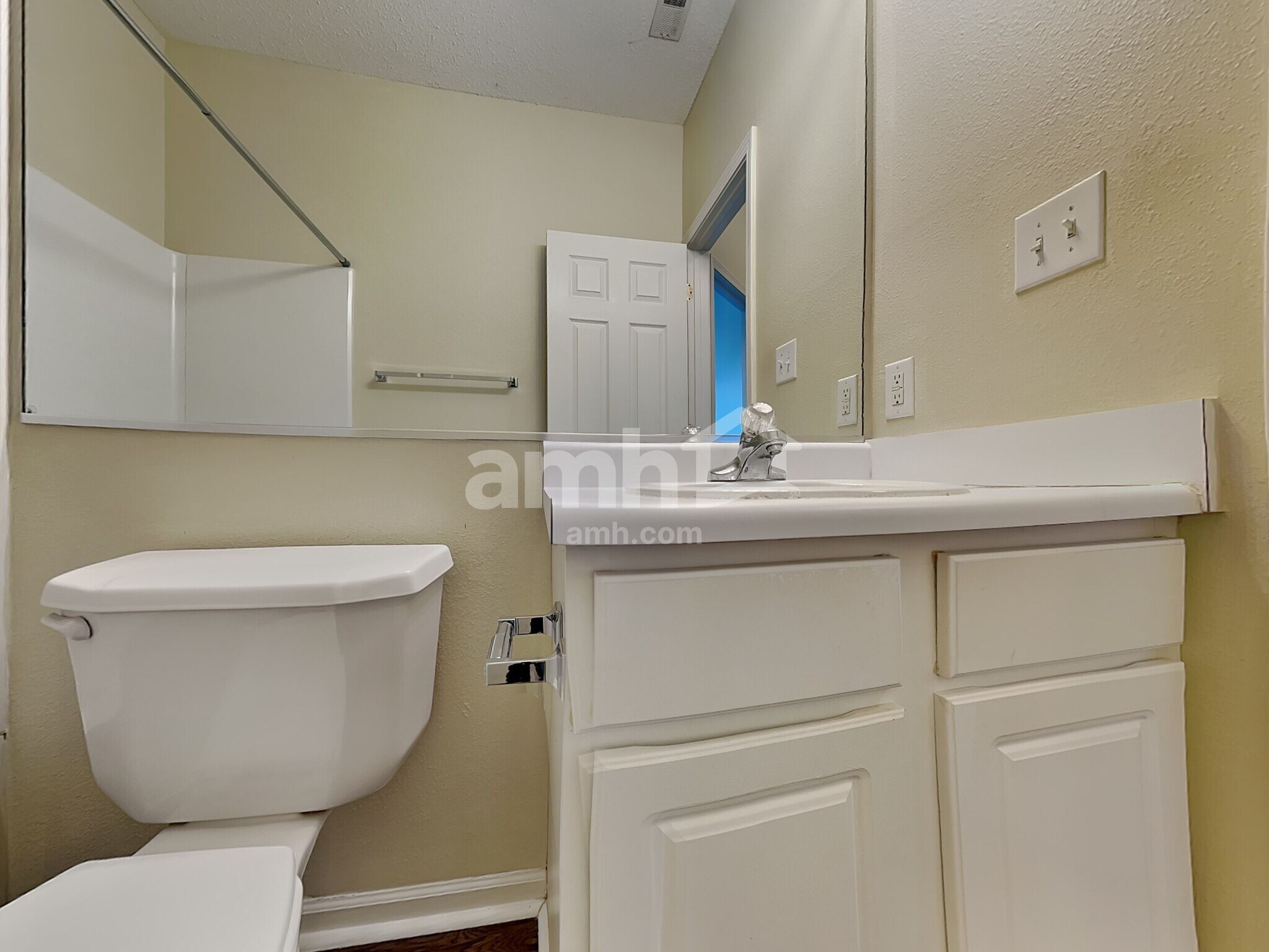 Building Photo - 9931 Lakefield Ln