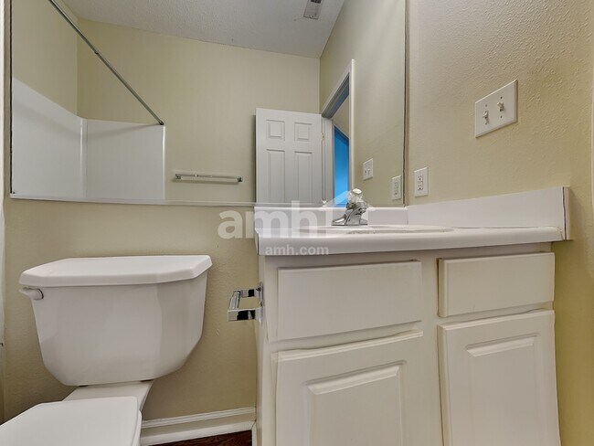 Building Photo - 9931 Lakefield Ln