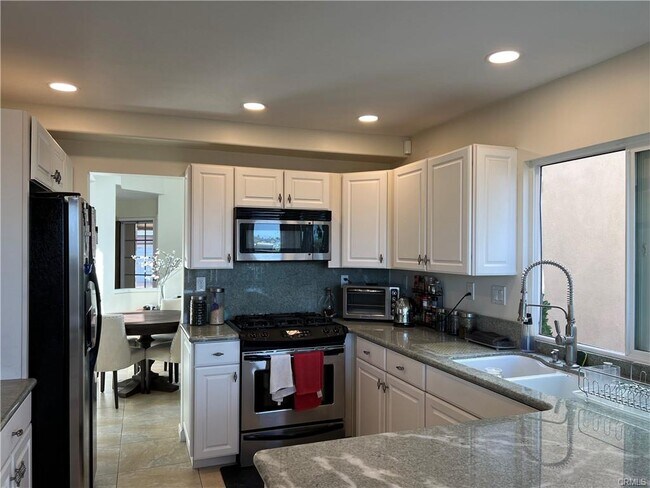 Building Photo - 33636 Sundown Ct