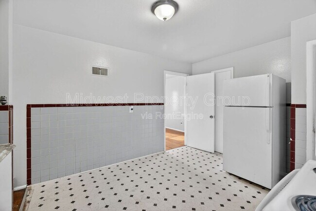 Building Photo - 5900 Sheriton Dr