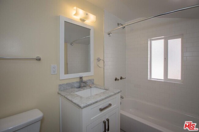 Building Photo - 1075 1/2 Leighton Ave