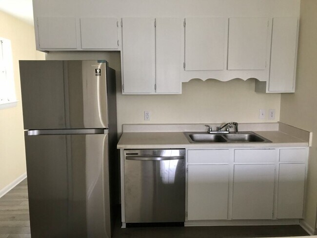 Building Photo - Must see this Adorable 3 bedroom 1 bath home in a Cu Da Sac. Conveniently close to Uptown, NODA, ...