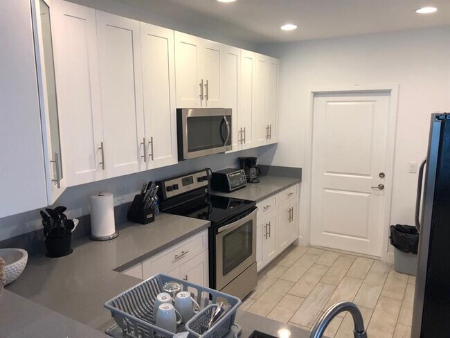 Primary Photo - 2362 SW 18th Ave