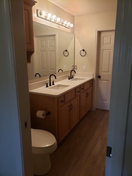 Building Photo - 1301 Treasure Cove