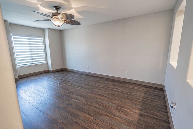 Building Photo - Tesoro Del Valle 4 Bedroom + Loft Home for...