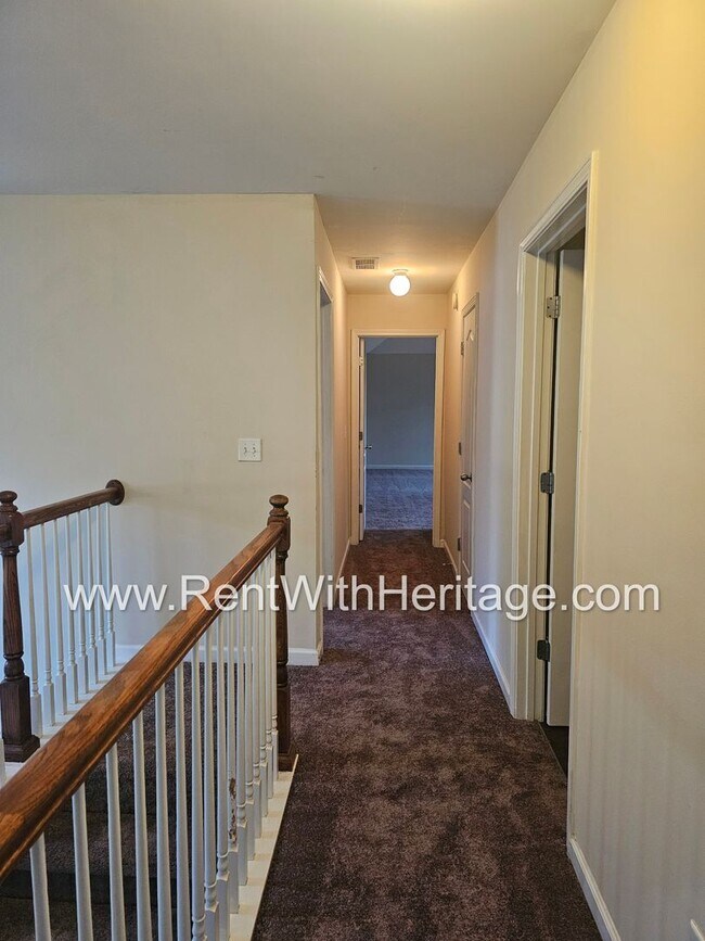 Building Photo - WOW!!...GORGEOUS!!..UPGRADES /AMAZING MASTER/ FENCED YD/ SWIM-TENNIS