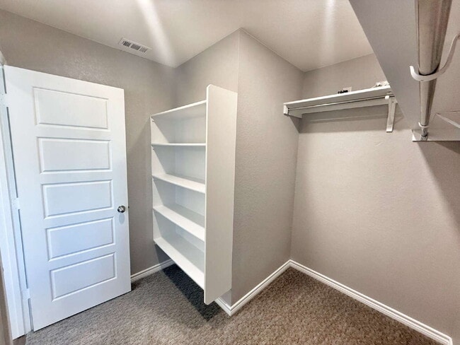 Building Photo - Immaculate Two Story Home in Legend Point Just Minutes from IH-35, shopping and area school!