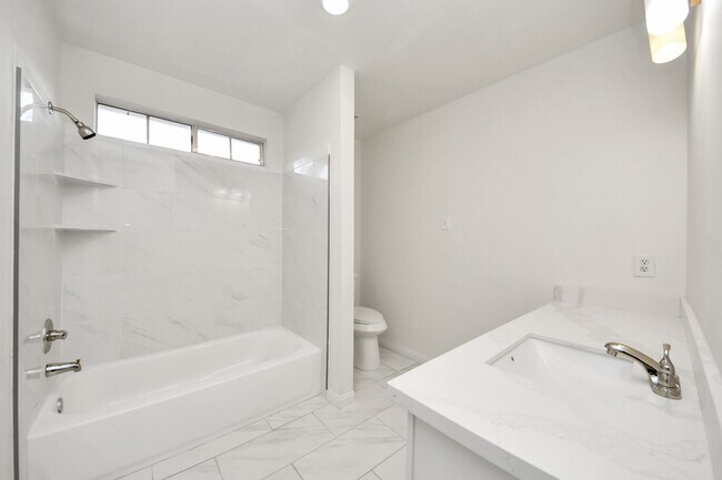 Building Photo - 3046 Texas Oak Dr