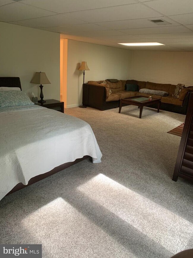 Building Photo - 15524 Royal Crescent Ct