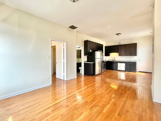 Building Photo - 1629 S Throop St