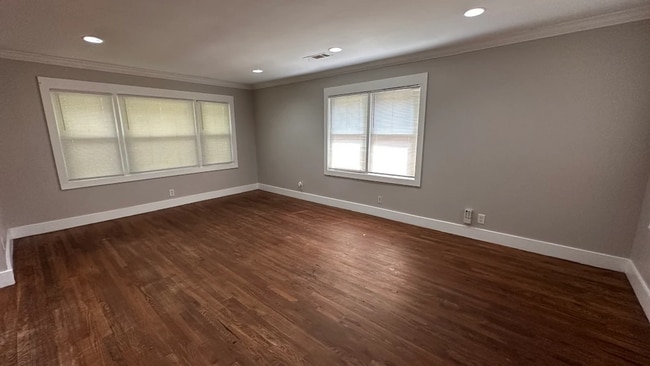 Building Photo - 4 bedrooms & 3 bath in Decatur!