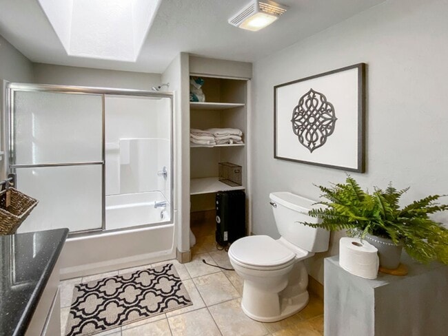 Building Photo - Garfield House: Furnished or Unfurnished, Large private lot across from Golf Course $300 Utility Fee